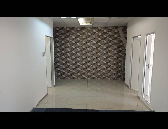 107M² BUSINESS TO LET IN OVERPORT